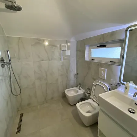 Akropoli Hotell 3*